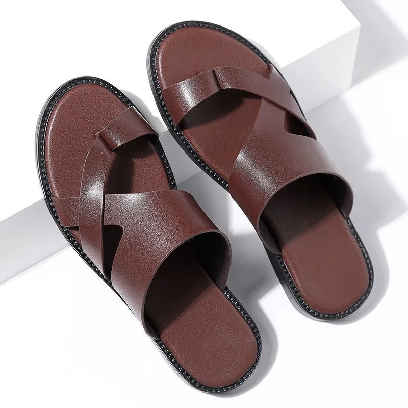 Elegantes sandalias de cuero con tiras cruzadas
