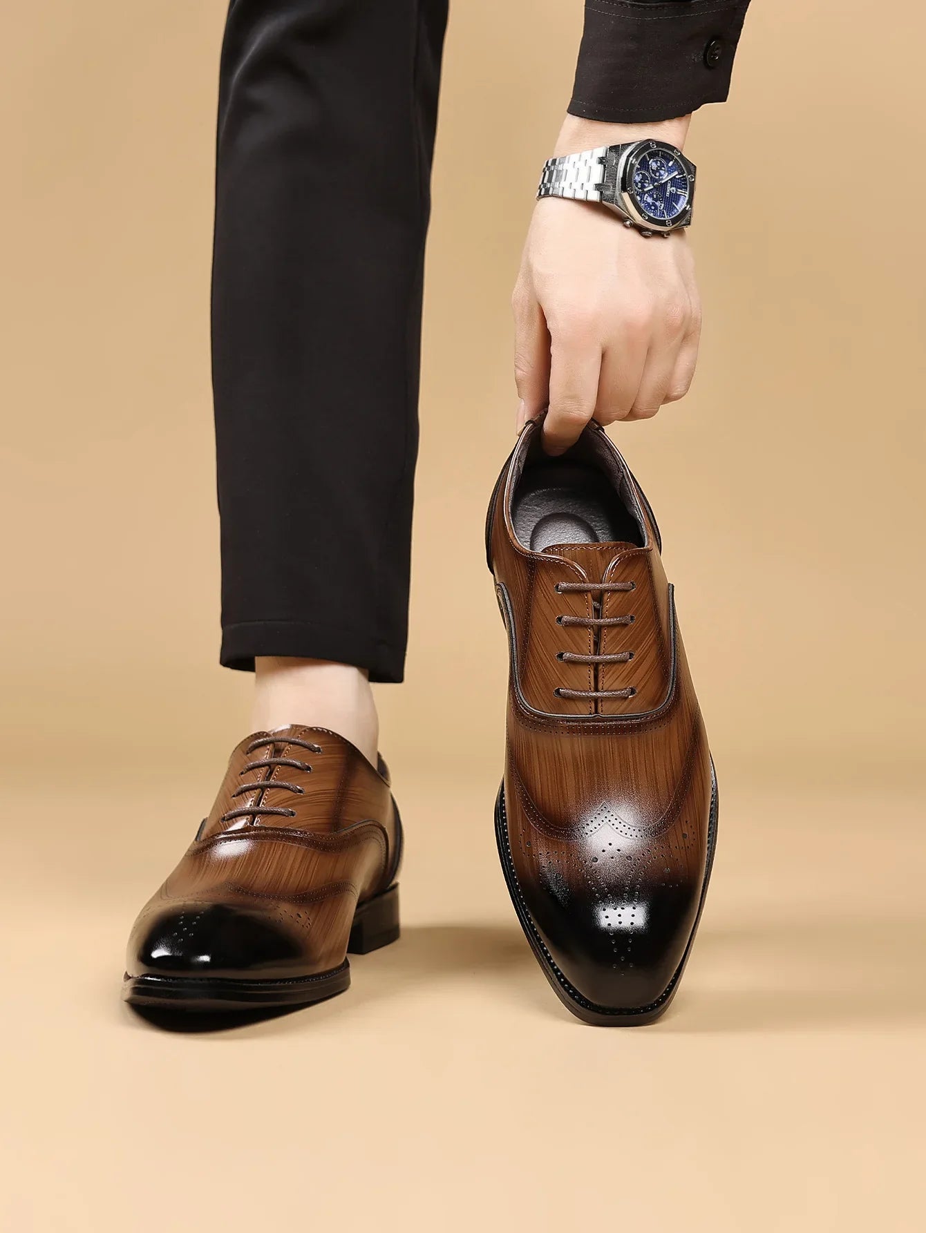 Zapatos de boda elegantes de piel