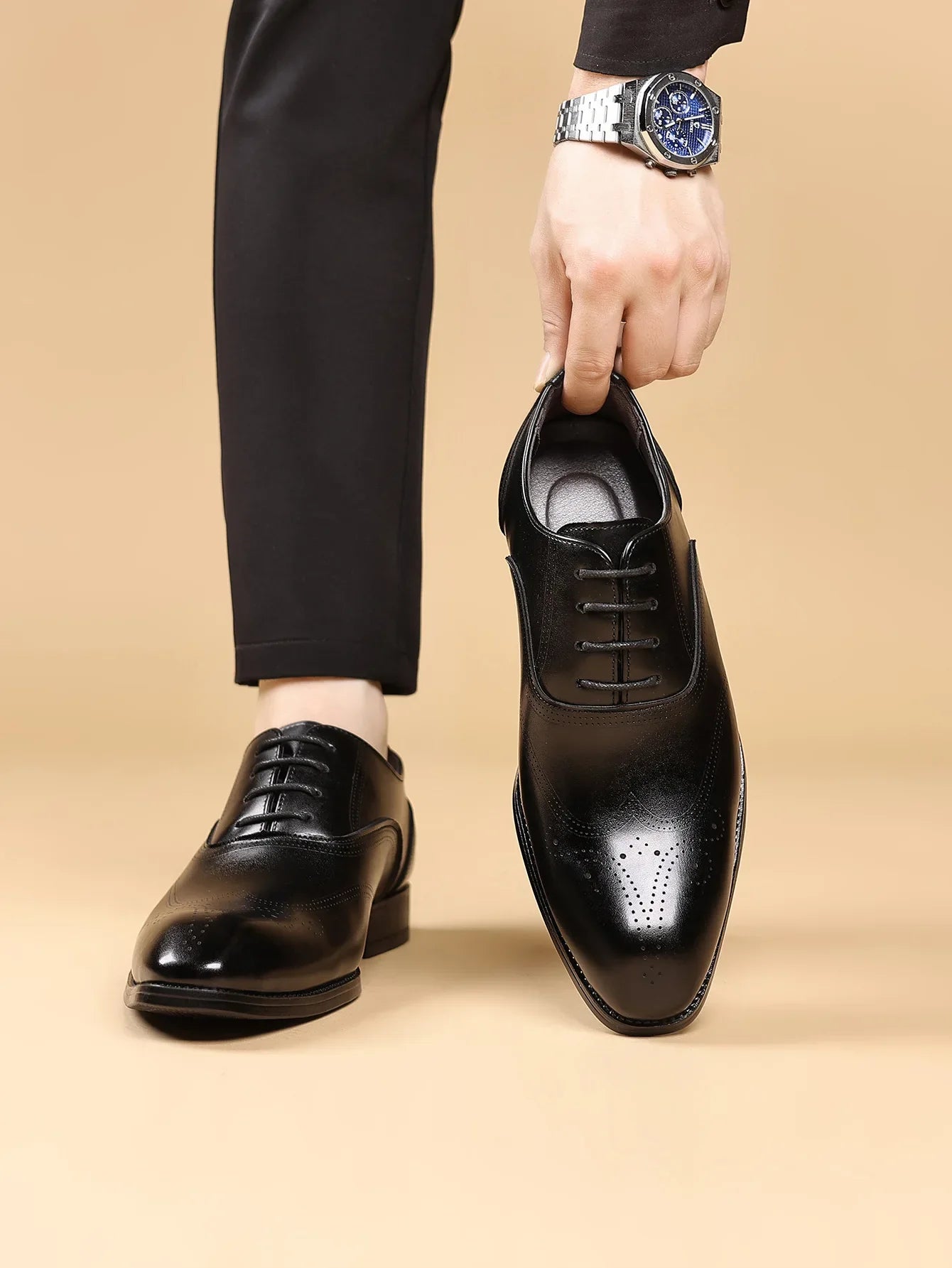 Zapatos de boda elegantes de piel