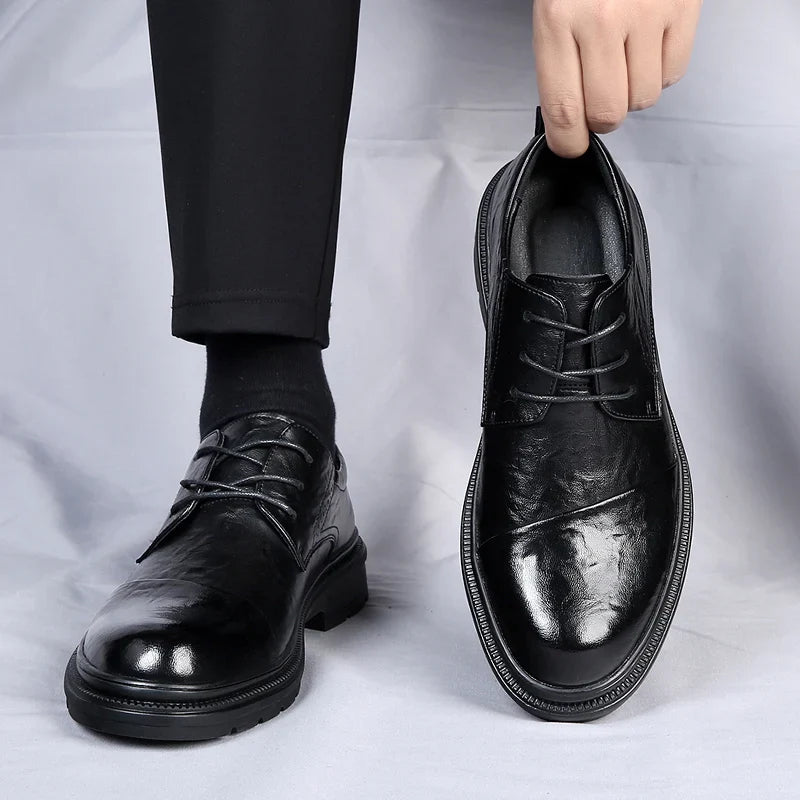 Zapatos elegantes de cuero de estilo británico