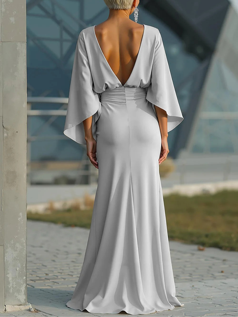Vestido elegante de espalda abierta en V
