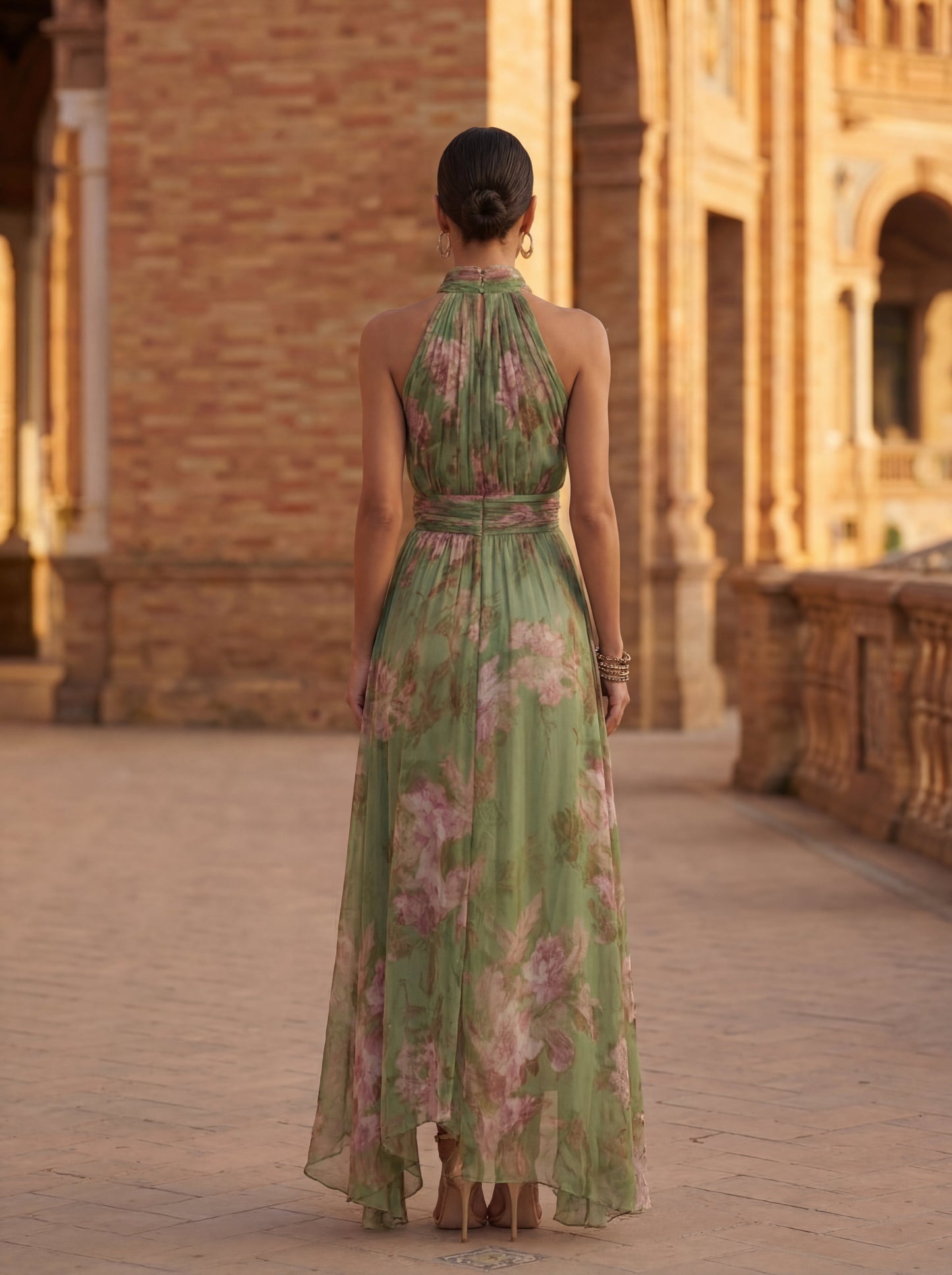Vestido elegante fluido con estampado floral