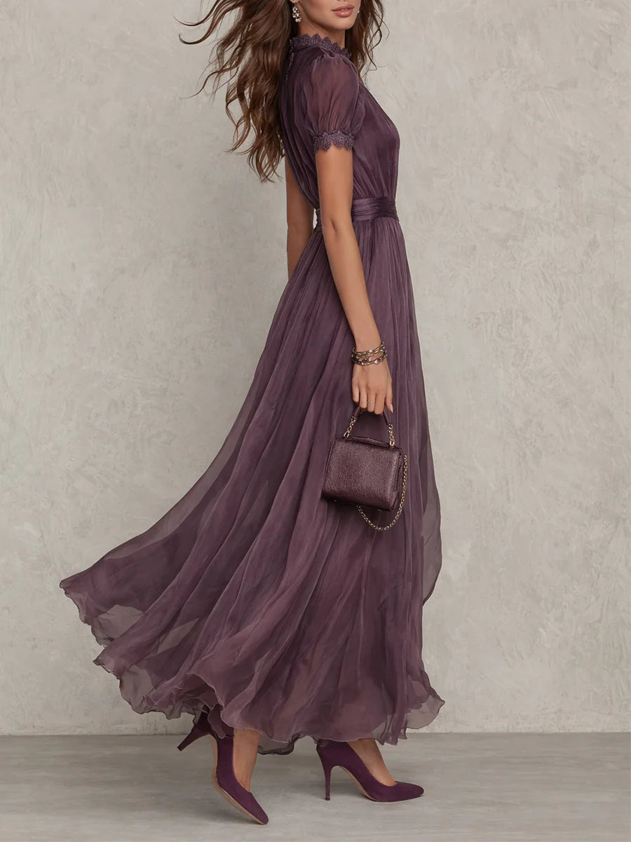 Flavia | Vestido Largo Morado con Escote de Ojo de Cerradura y Ribete de Encaje en Chifón