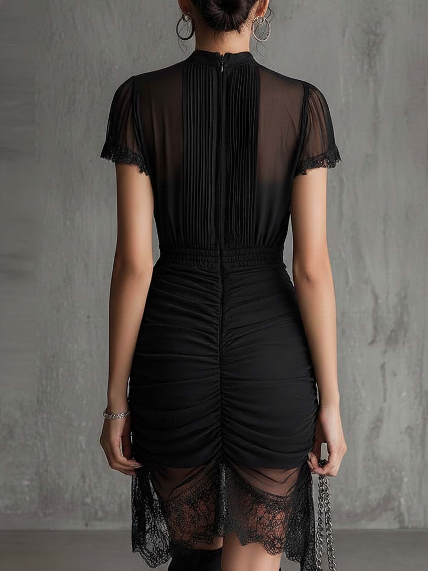 Vestido mini fluido con detalle de encaje