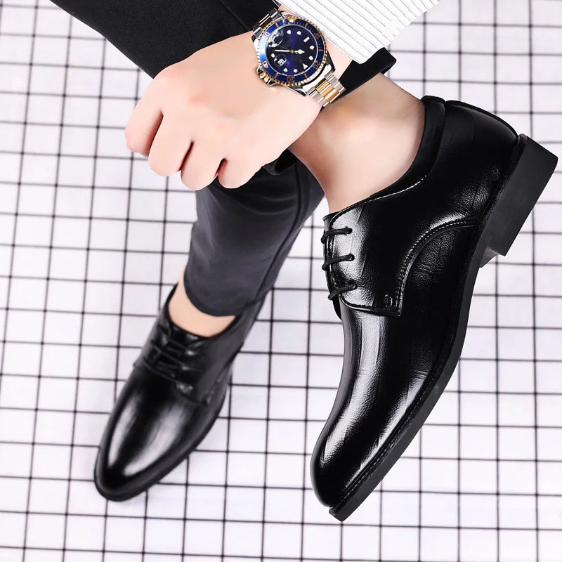 Zapatos británicos elegantes de piel