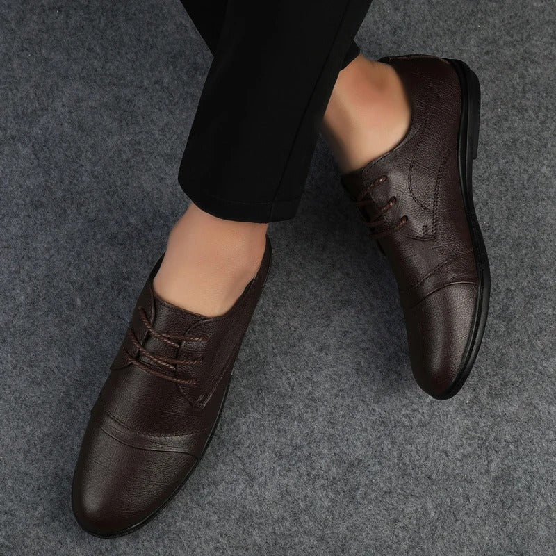 Elegantes zapatos de vestir de piel