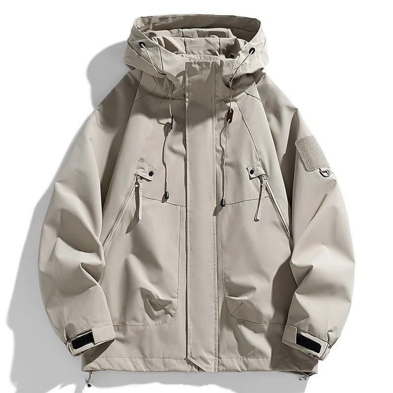 Elegante chaqueta con capucha