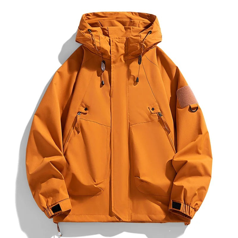 Elegante chaqueta con capucha